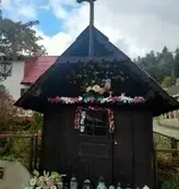 Zabytkowa drewniana kapliczka w Soli (2)